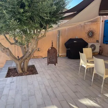 Maison Dans Quartier Calme アパート *